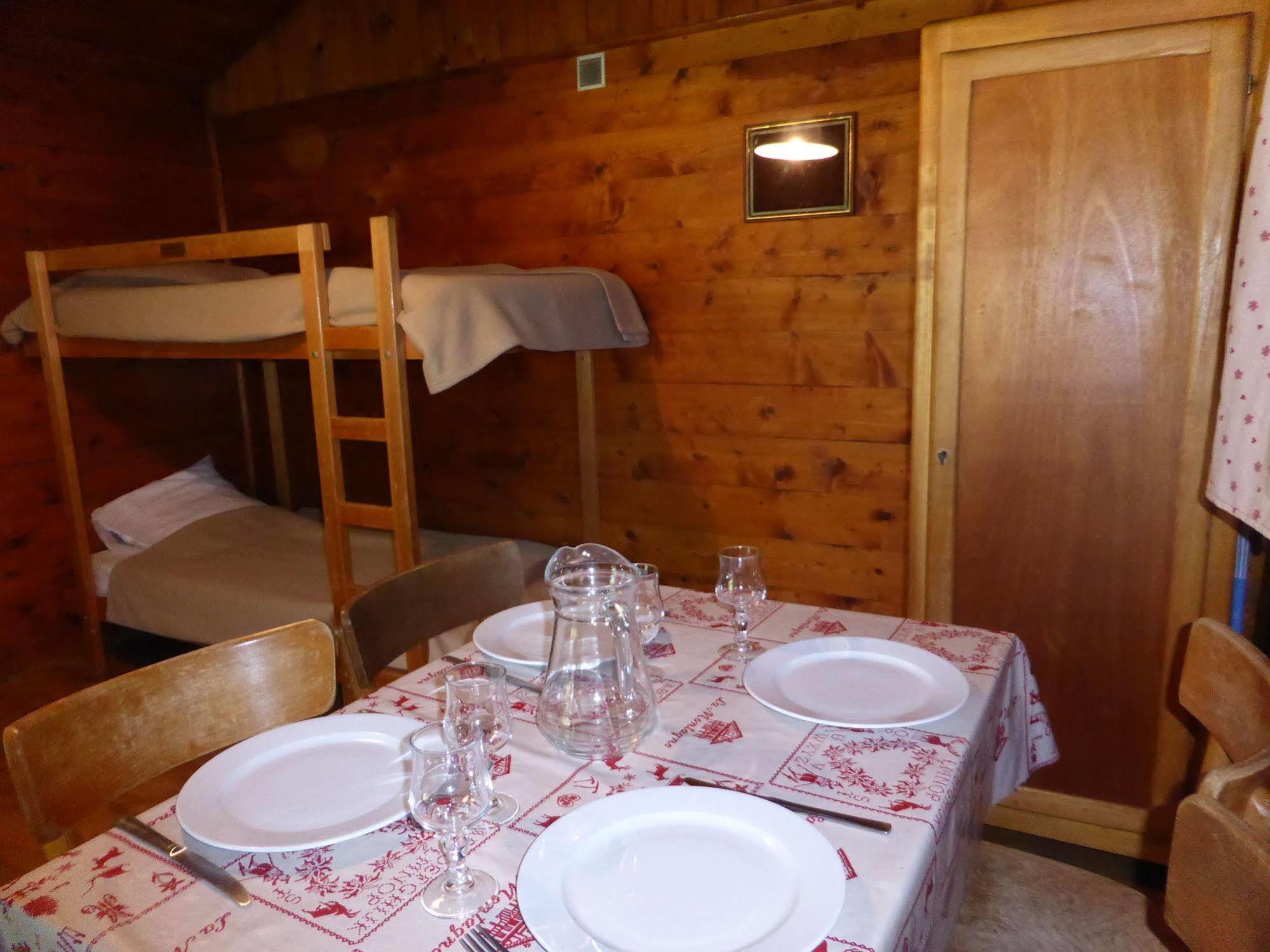 Camping L'Ecureuil - Mont-Blanc Village Domancy Exterior foto