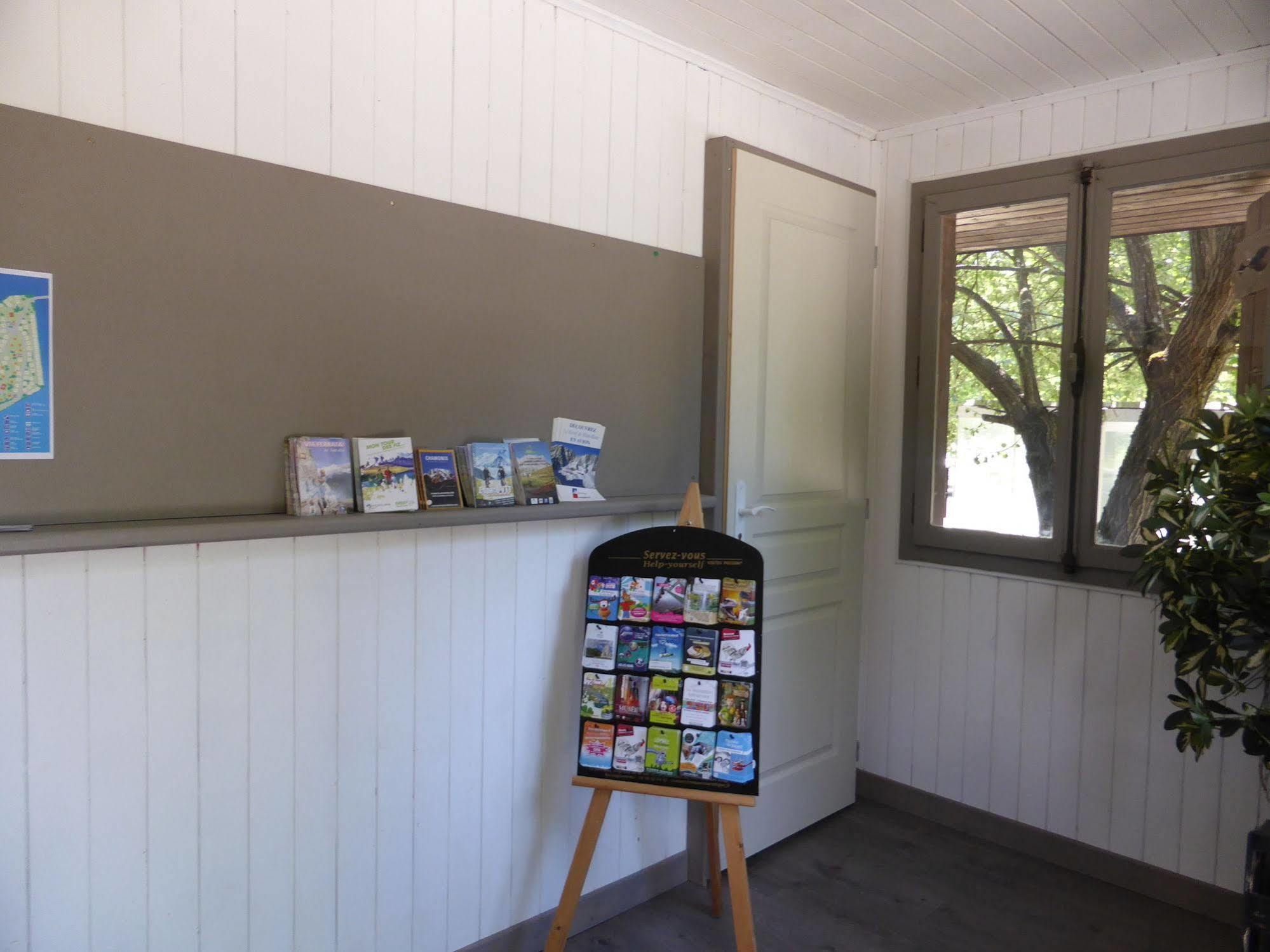 Camping L'Ecureuil - Mont-Blanc Village Domancy Exterior foto